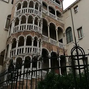 *** Affittacamere Alloggi Scala Del Bovolo Italia